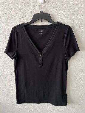 GAP Black Short Sleeve V-Neck Henley Top